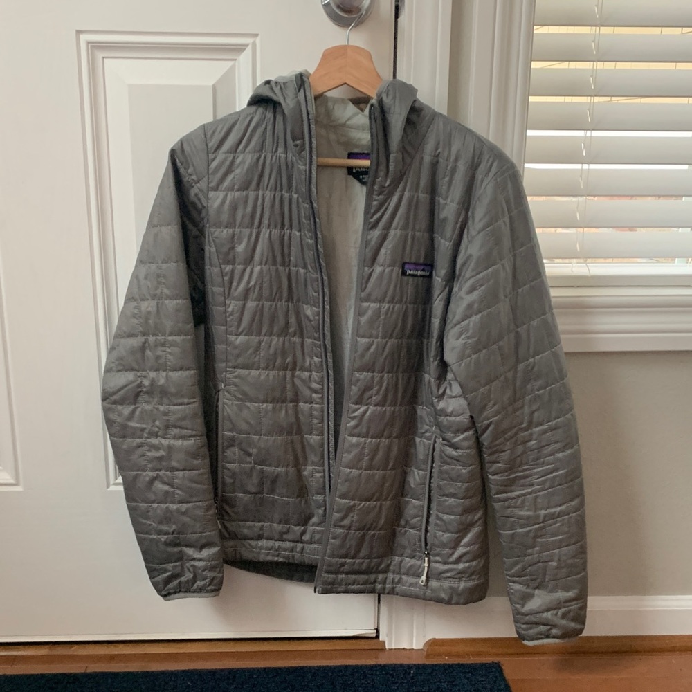 Patagonia Women's Gray Puffer Jacket w/Hood